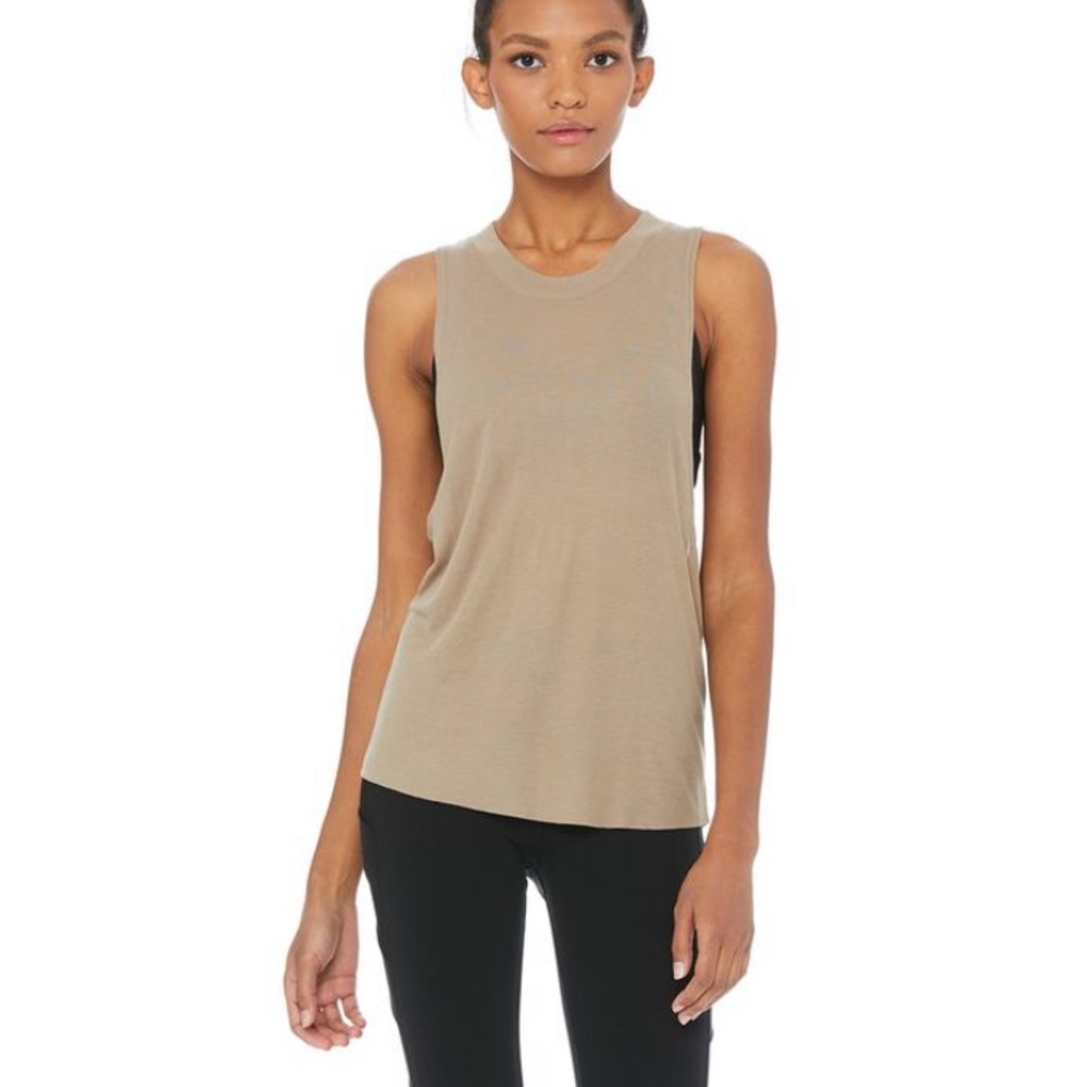 Heat wave tank- color is gravel xs